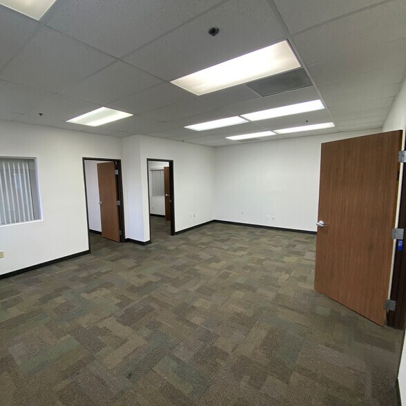 More Photos Of 1856 Pama Ln, Las Vegas Warehouse For Lease