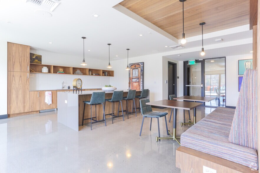 More Photos Of 11125 SE 21st St, Milwaukie Apartments For Lease