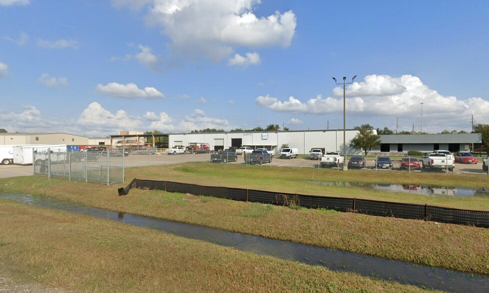 More Photos Of 11300 Windfern Rd, Houston Warehouse For Lease