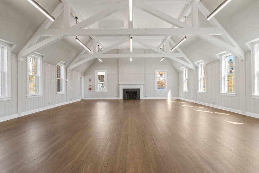 More Photos Of 44 4th St NW, Pulaski Office For Sale