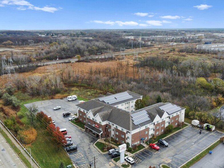 More Photos Of 1001 W College, Oak Creek Hotel For Sale