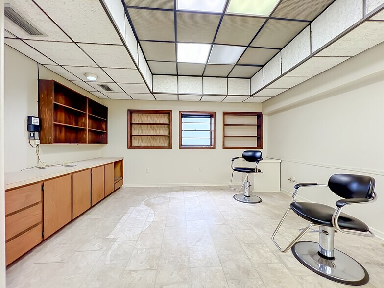 More Photos Of 180 S County Road 427, Longwood General Retail For Lease