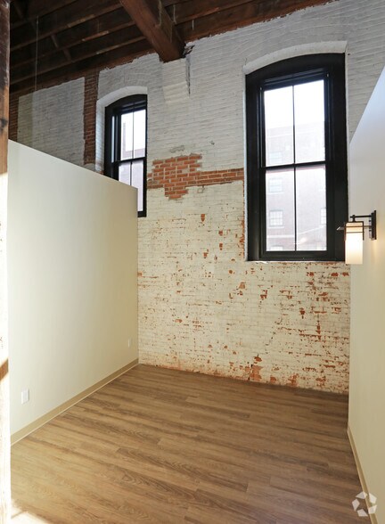 More Photos Of 511 Pershing Ave, Davenport Multifamily For Sale