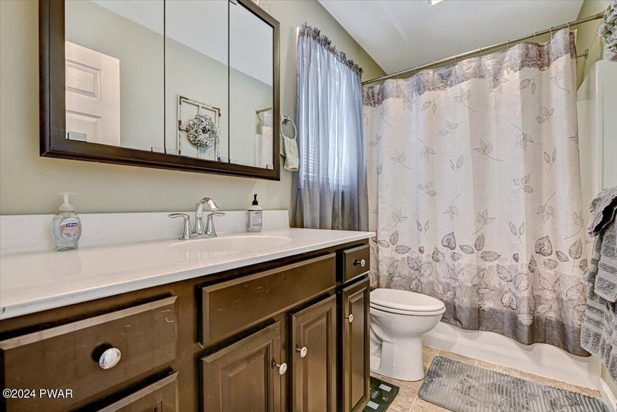 More Photos Of 186 Ledgedale Rd, Lake Ariel Apartments For Sale