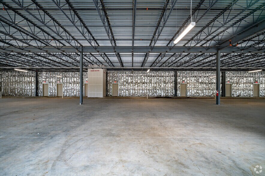 More Photos Of 2401 Little Elm Pkwy, Little Elm General Retail For Lease