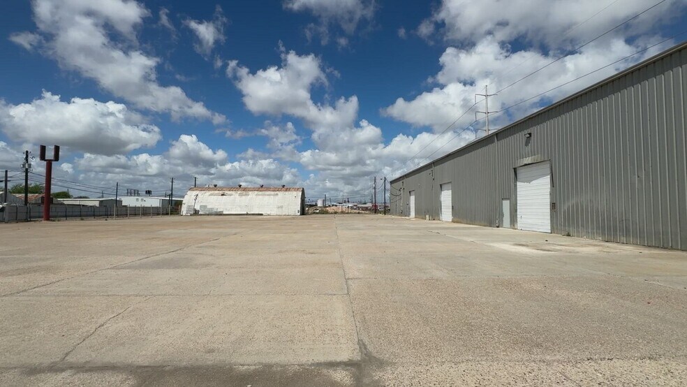 Primary Photo Of 2434 Etring Ave, Corpus Christi Warehouse For Sale
