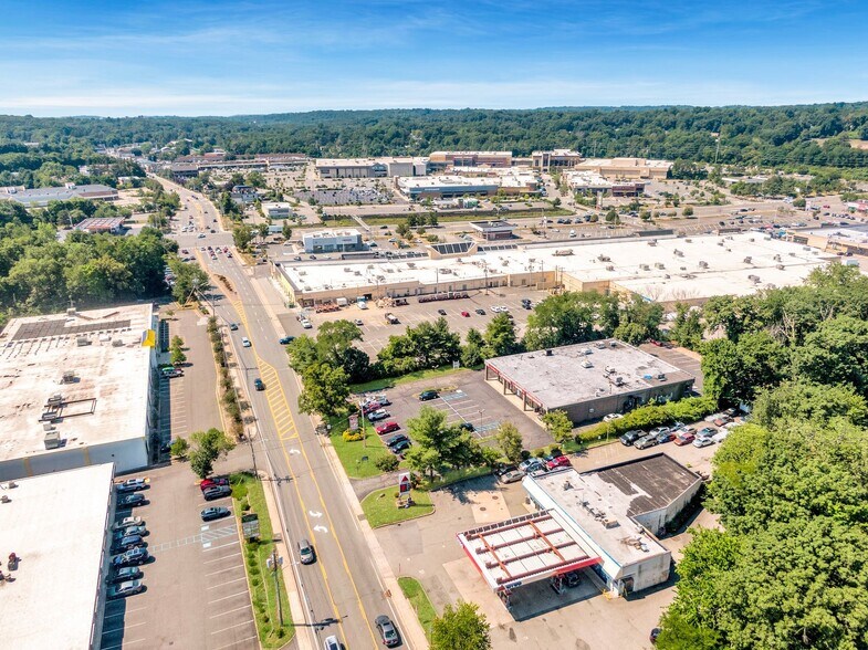 More Photos Of 27 N Middletown Rd, Nanuet Freestanding For Lease