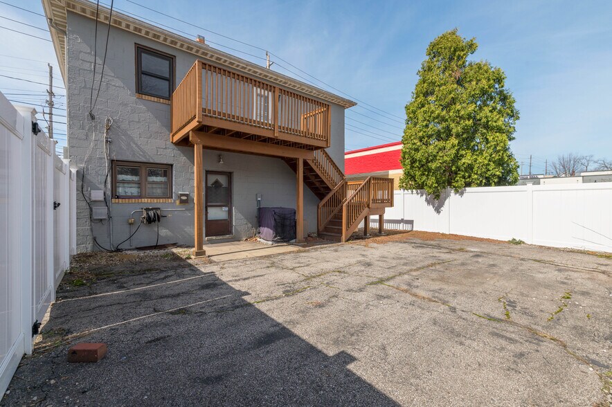 More Photos Of 5203 Turney Rd, Garfield Heights Bar For Sale