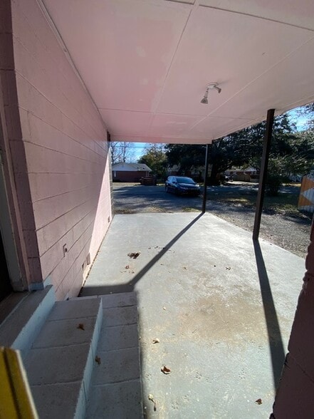 More Photos Of 1617 Ashley River Rd, Charleston Freestanding For Lease