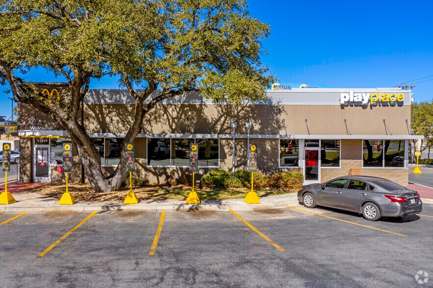 More Photos Of 11309-11323 Bandera Rd, San Antonio Unknown For Lease