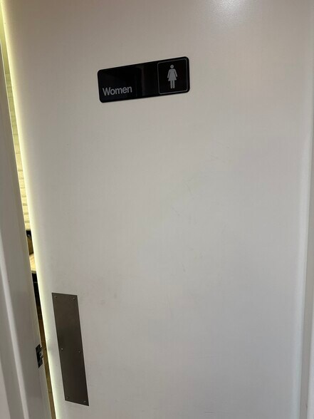 More Photos Of 881 Dover Dr, Newport Beach Medical For Lease