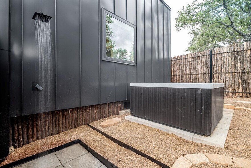 More Photos Of 1956 Loudon Rd, Fredericksburg Hotel For Sale