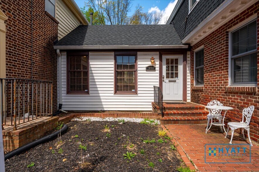 Primary Photo Of 1666 Village Grn, Crofton Office For Sale