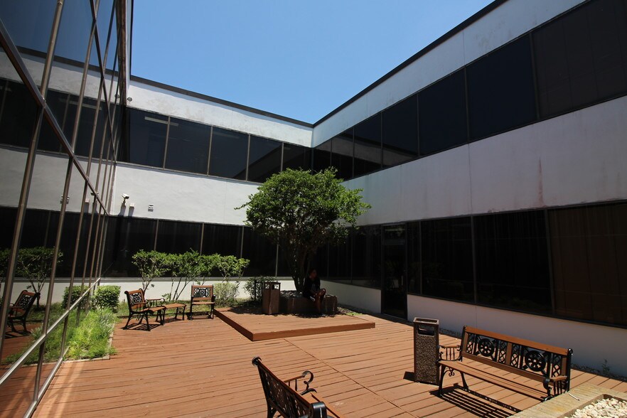 More Photos Of 7011 Harwin Dr, Houston Office For Sale