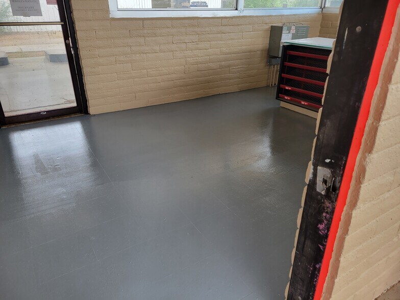 More Photos Of 610 W Highway 66, Milan Service Station For Lease