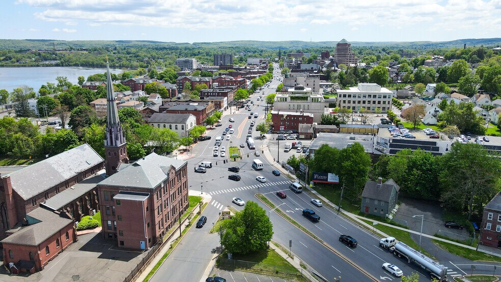 More Photos Of 50 Saint Johns St, Middletown Freestanding For Lease