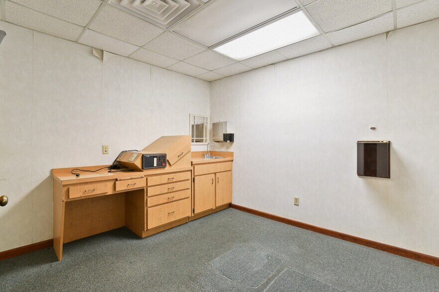 More Photos Of 953 Lane Ave S, Jacksonville Medical For Lease