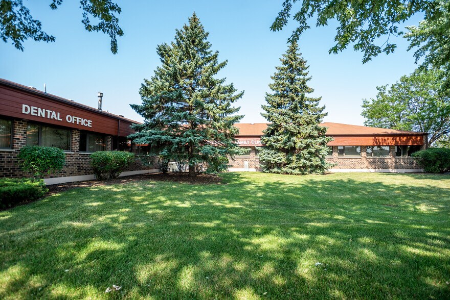 More Photos Of 1240-1290 Bamburg Ct, Hanover Park Medical For Lease