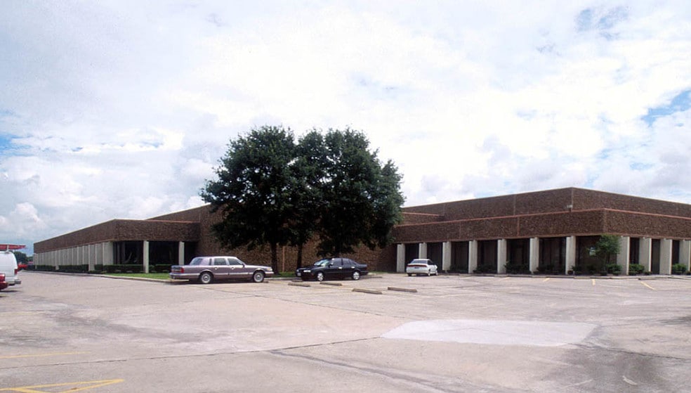 More Photos Of 7000-7070 Empire Central Dr, Houston Warehouse For Lease