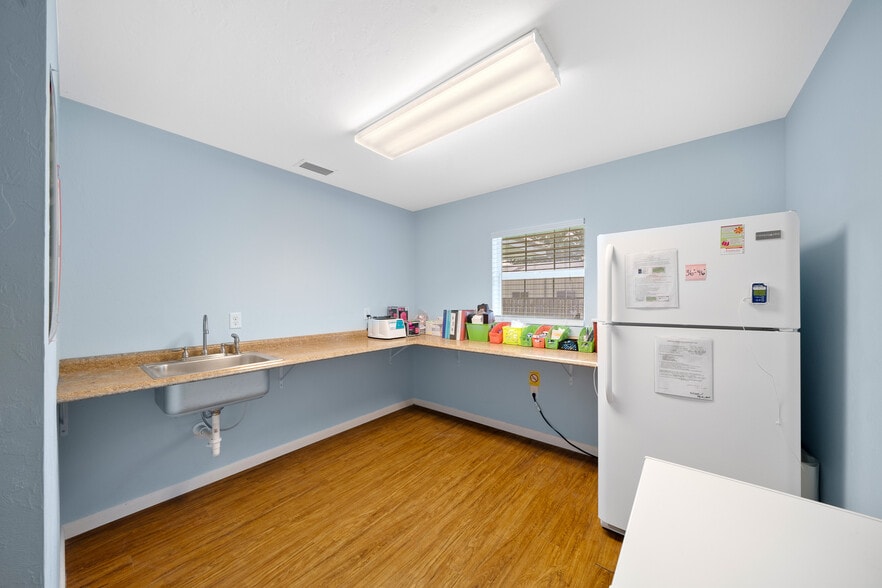 More Photos Of 1415 NW 23rd Ave, Chiefland Medical For Sale