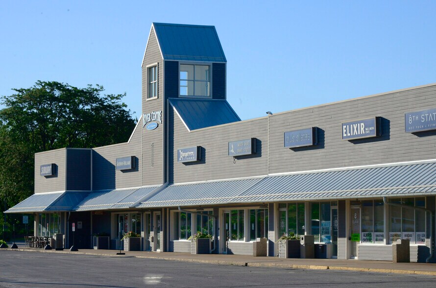 More Photos Of 6103 W Mequon Rd, Mequon Unknown For Lease