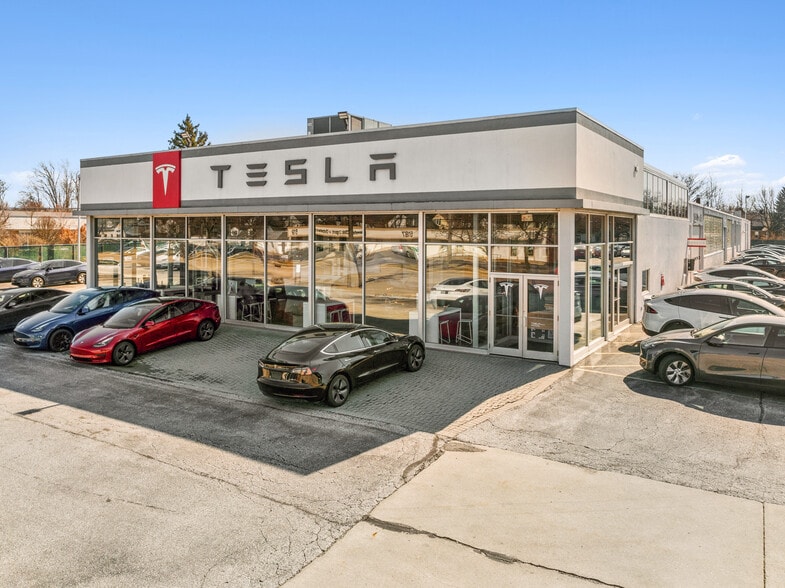 More Photos Of 5180 Mayfield Rd, Lyndhurst Auto Dealership For Sale