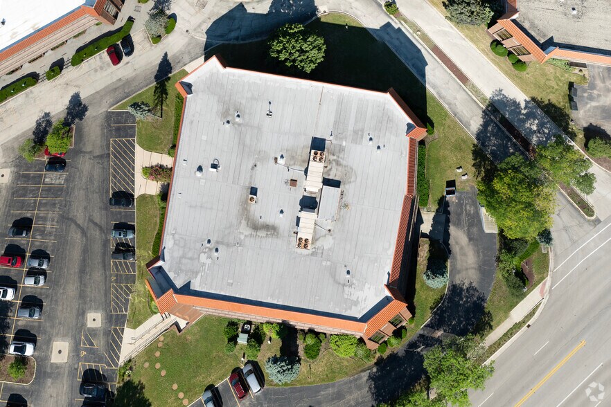 More Photos Of 1400 Renaissance Dr, Park Ridge Office For Sale