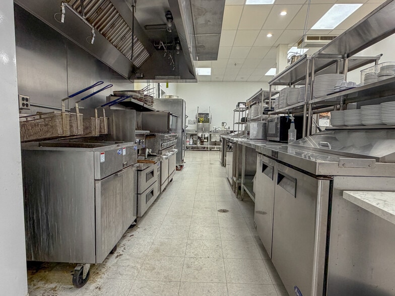 More Photos Of 601 7th Ave, Altoona General Retail For Sale