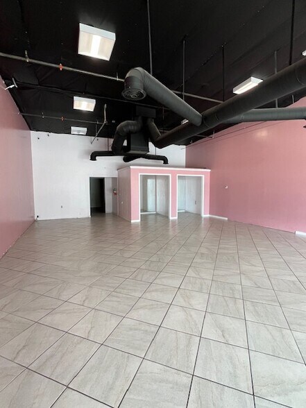 More Photos Of 4700 Panama Ln, Bakersfield Unknown For Lease