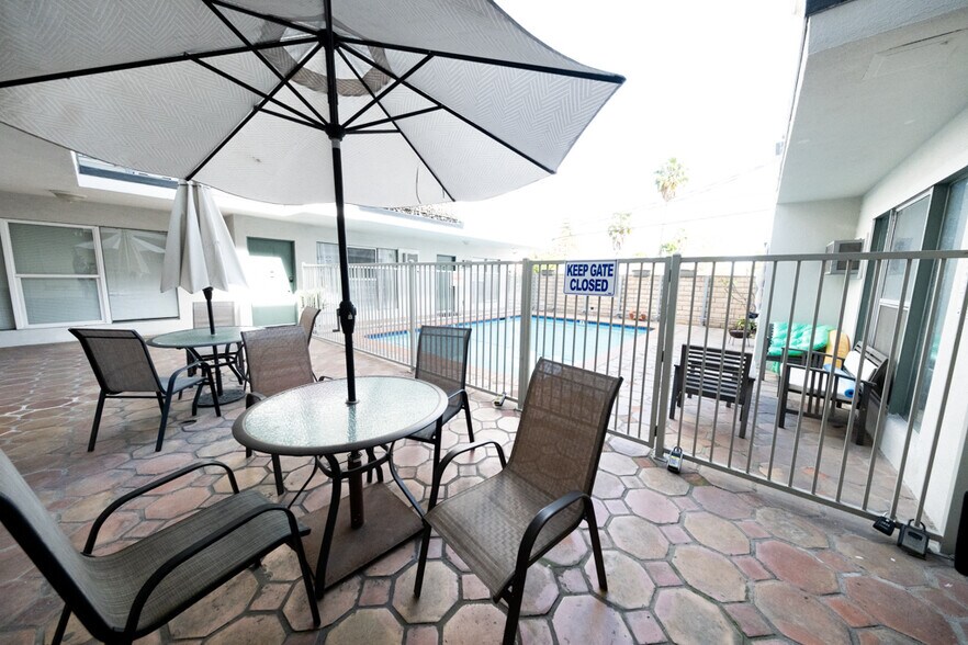 More Photos Of 240 S Doheny Dr, Beverly Hills Apartments For Sale