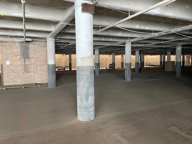 More Photos Of 2545 W Polk St, Chicago Manufacturing For Lease
