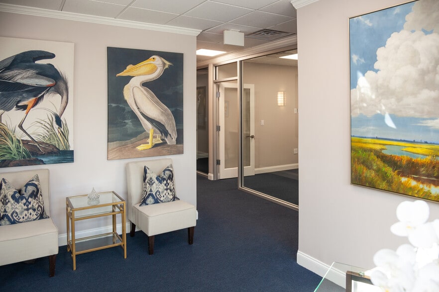 More Photos Of 670 Marina Dr, Charleston Office For Lease
