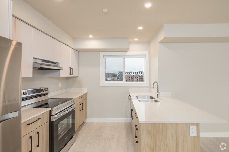 More Photos Of 107 Evans St, Duncan Apartments For Lease