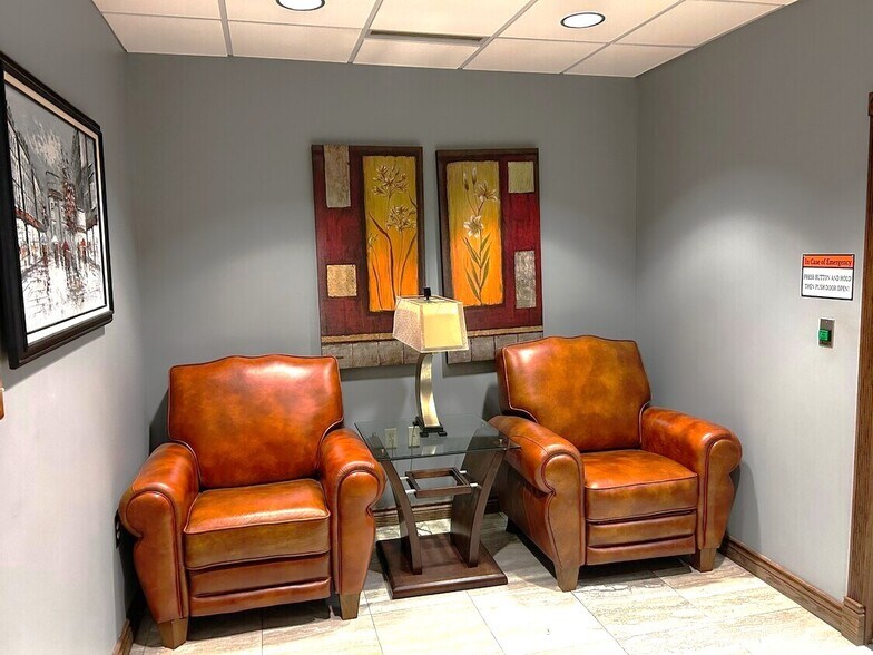 More Photos Of 6001 Cochran Rd, Solon Medical For Lease