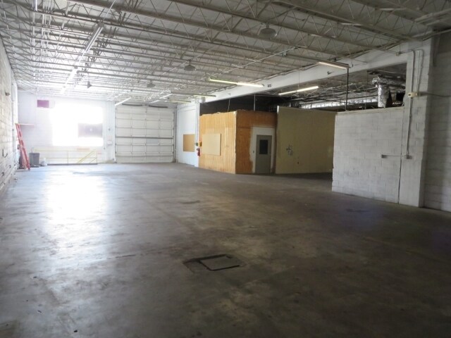 More Photos Of 900 Union St, Alton Warehouse For Sale
