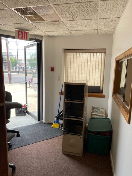 More Photos Of 100 E Broad St, Palmyra Storefront Retail Residential For Lease