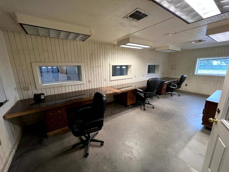 More Photos Of 744 FM 609, La Grange Service For Lease
