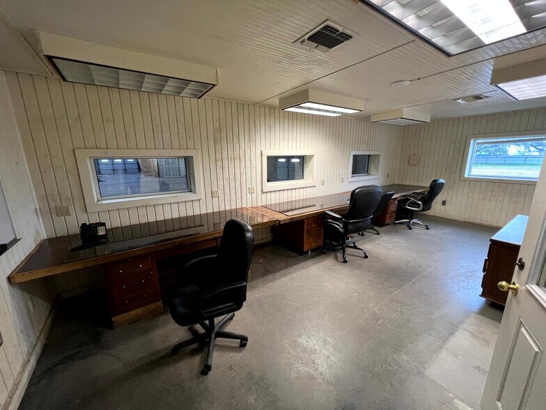 More Photos Of 744 FM 609, La Grange Service For Lease