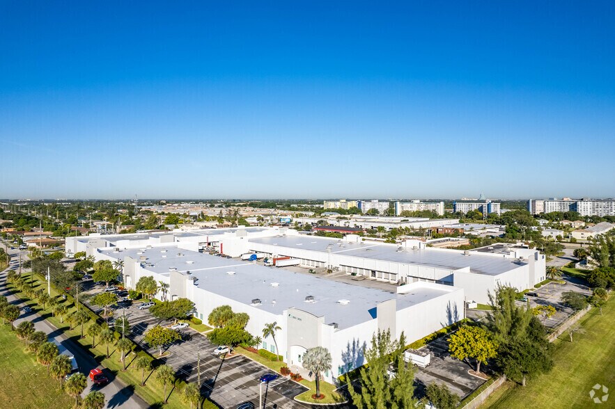 More Photos Of 3860-3890 Pembroke Rd, Hollywood Warehouse For Lease