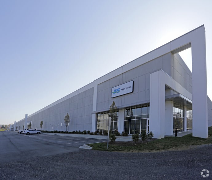 More Photos Of 10225 Western Ridge Rd, Charlotte Distribution For Lease