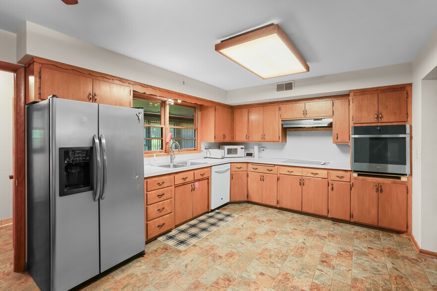 More Photos Of 1801 Commerce Blvd, Mound Funeral Home For Sale