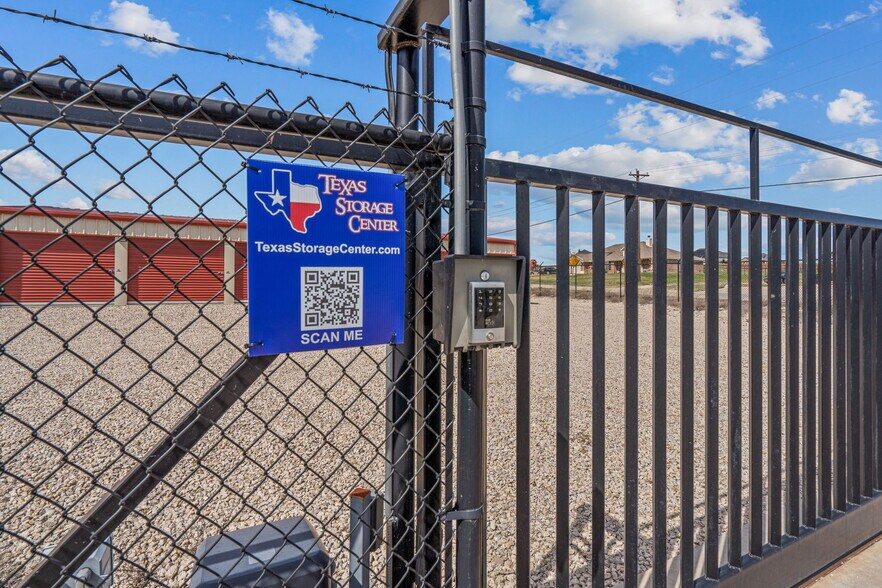 More Photos Of 101 Enchanted Lakes dr, Azle Self Storage For Sale