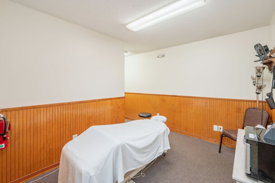 More Photos Of 1078 S Ferdon Blvd, Crestview Medical For Sale