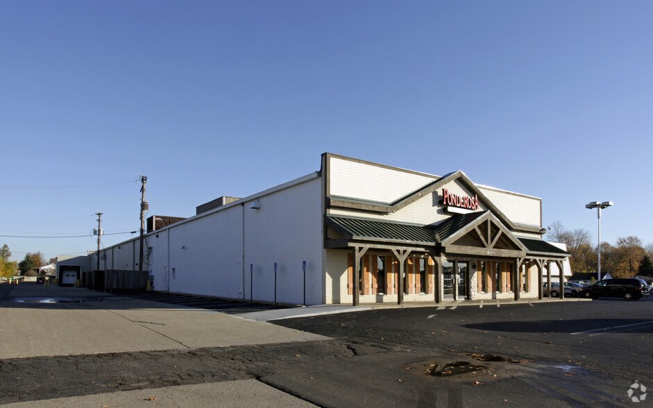 More Photos Of 15640 W 11 Mile Rd, Southfield Freestanding For Lease