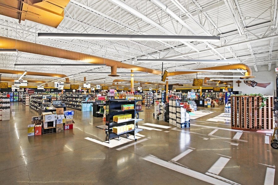 More Photos Of 15745 E Arapahoe Rd, Centennial Storefront For Sale