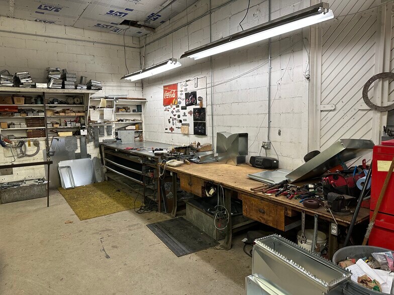 More Photos Of 546 W 5th St, Clare Flex For Sale