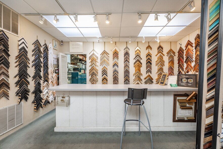 More Photos Of 1705 Lincoln st, Wilmington Storefront For Sale