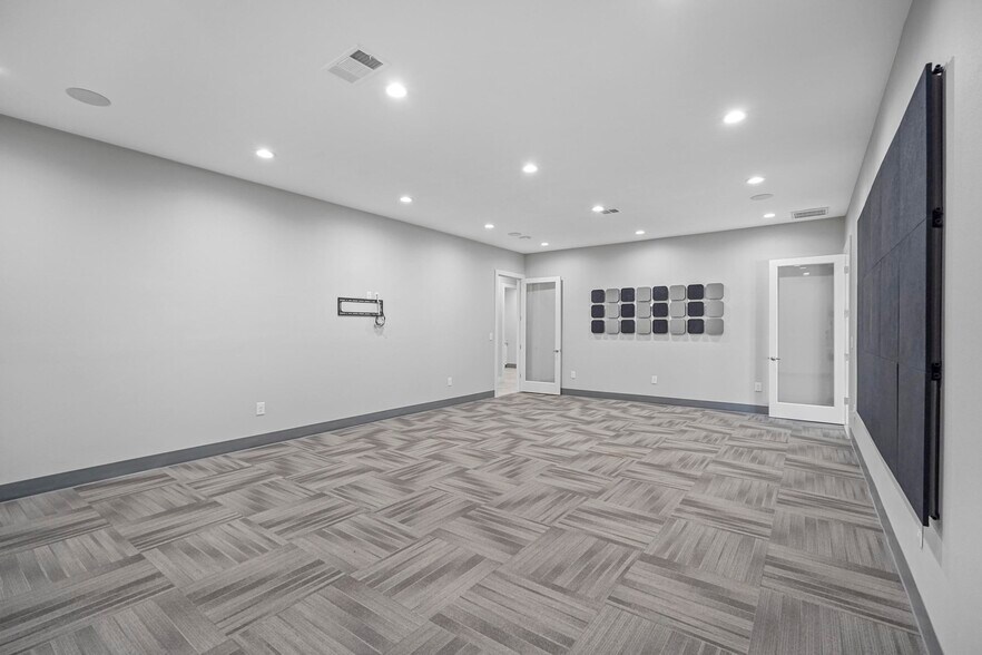 More Photos Of 8212 Liberty Grove Rd, Rowlett Medical For Sale