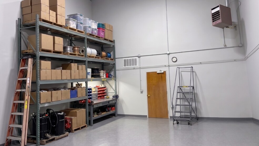 More Photos Of 10821 Plantside Dr, Louisville Light Manufacturing For Lease