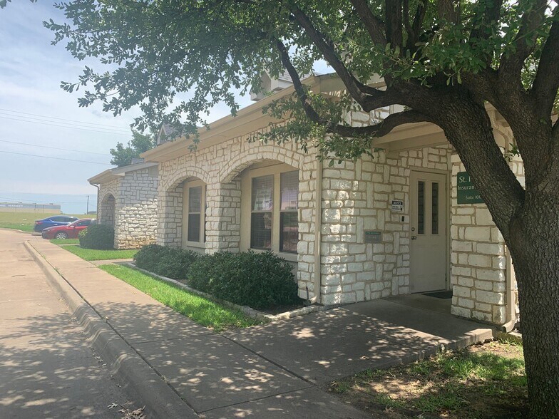 More Photos Of 2993 S Watson Rd, Grand Prairie Office For Lease